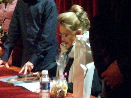 seance de dedicace au cabaret sauvage suite!