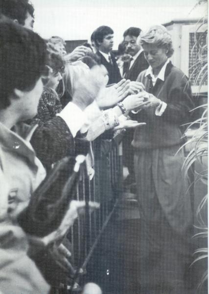 sheila! cheveux courts!